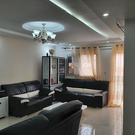 Signorile Jo Apartamento Yaoundé Exterior foto